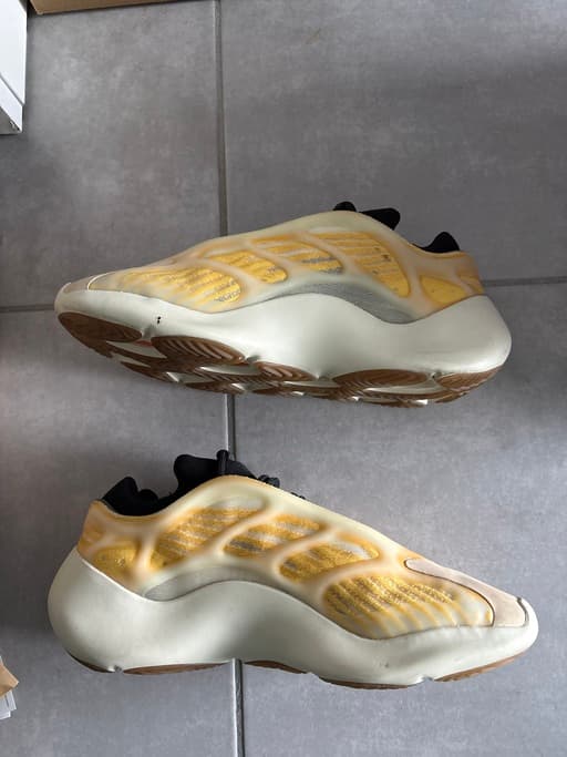 Yeezy 700 V3 Mono 'Safflower'