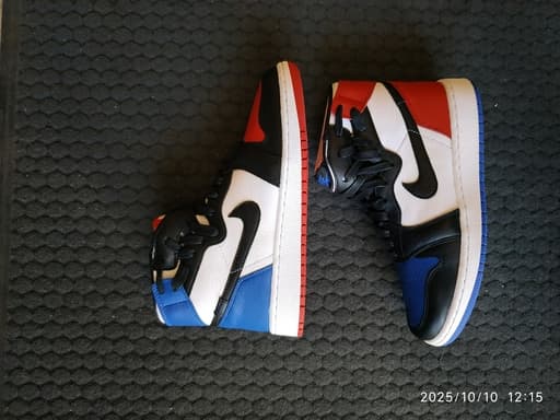 Air Jordan 1 WMNS Rebel Top 3