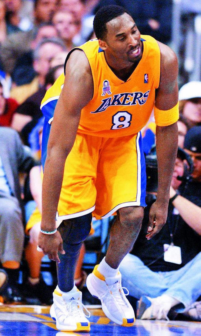 Kobe Bryant Llevando el adidas The Kobe PE