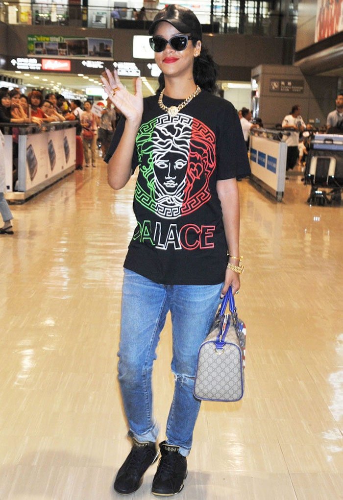 Rihanna wearing Palace Versace camiseta y Air Jordan 7 Golden Moments Pack GMP Gucci Bag-min